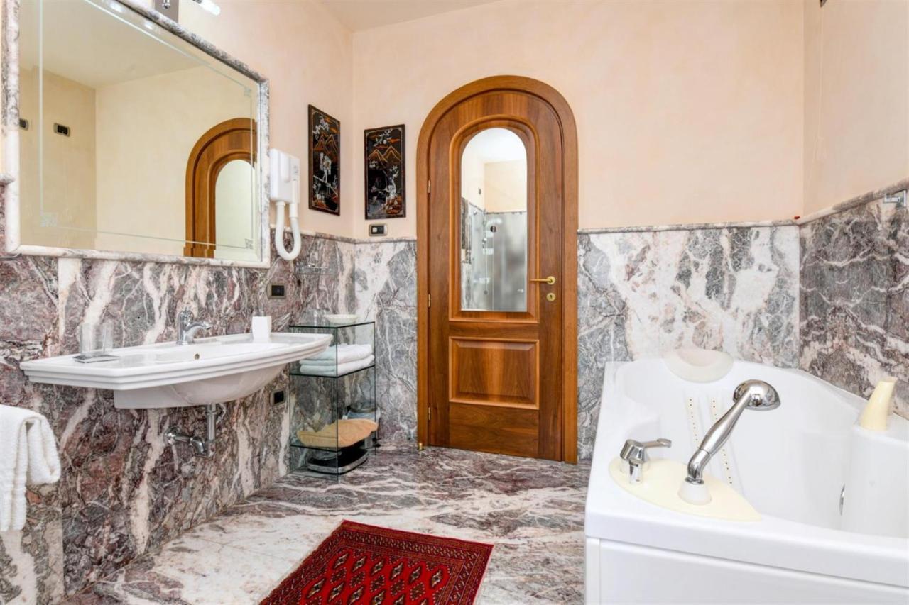 Private Luxury Villa With Pool Moniga del Garda Экстерьер фото