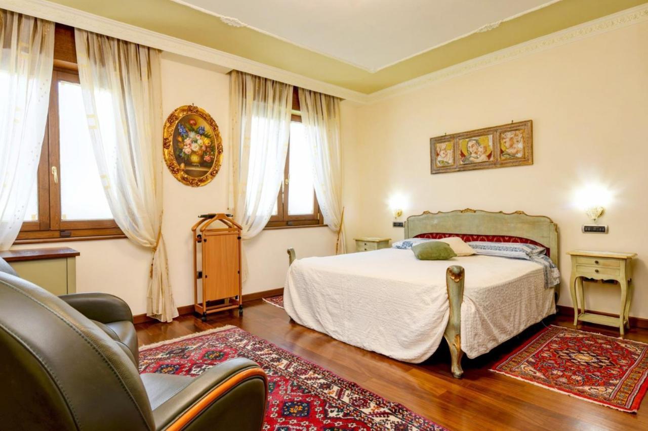 Private Luxury Villa With Pool Moniga del Garda Экстерьер фото